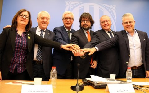 Els alcaldes amb Ricard Font, secretari d'infraestructures i de mobilitat de la Generalitat.