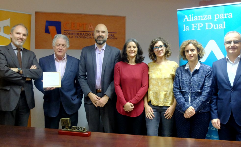 Una imatge de l'acord entre les dues entitats. FOTO: CEDIDA.