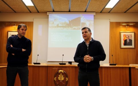 A l'esquerra, David Esteller i a la dreta, el regidor Jaume Sànchez. FOTO: CEDIDA.