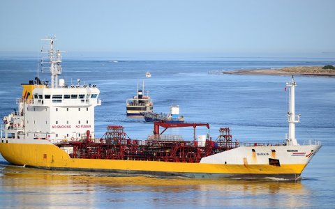 El Nivaria, el vaixell que proporciona el combustible. FOTO: CEDIDA.