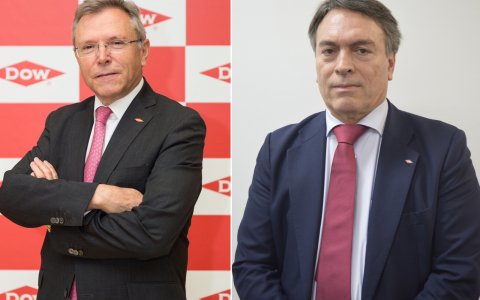 Anton Valero (a l'esquerra) dona el relleu a Jon Bilbao, a la dreta de la foto. FOTO: CEDIDA.