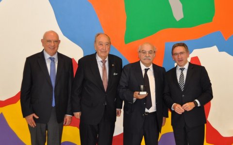 D’esquerra a dreta: Emili Correig, patró de la Fundació Gresol; Anton Pont, president fundador de la Fundació Gresol; Andreu Mas-Colell, economista i Jaume Giró, director general de la Fundació Bancària 
