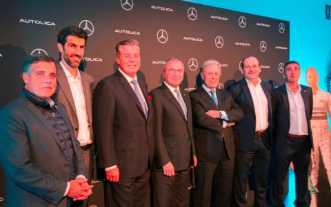 Algunas de las personalidades que asistieron a la inauguración de las nuevas instalaciones de Autolica. FOTO: CEDIDA.