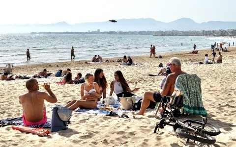 A pesar de la buena afluencia de turistas en Semana Santa, la Costa Daurada pide más apoyo de la Administración para recuperar pulso. FOTO: XAVI JURIO.