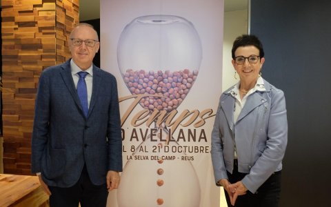 Carme Ruscalleda i el president de la Cambra, Isaac Sanromà, donant suport al Temps d’Avellana. FOTO: CEDIDA.