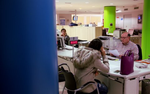 L'atur a Catalunya ha caigut lleugerament a tots els sectors amb l'excepció dels serveis. FOTO: CEDIDA.