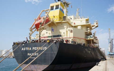 El vaixell on s’ha embarcat la mercaderia és l’Astra Perseus que té com a destinació el sud-oest asiàtic.