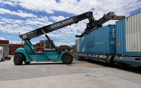 El trajecte uneix la terminal intermodal de La Boella, al Port de Tarragona, fins Azuqueca de Henares (Madrid).